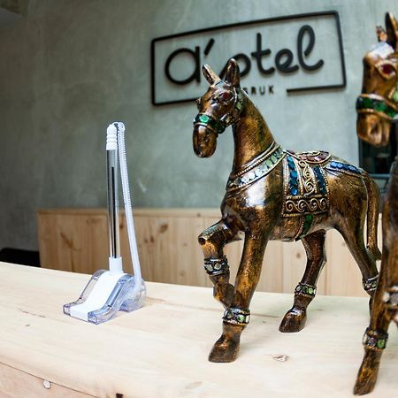 Хостел A'Stel Bangrak (Adults Only) Бангкок Экстерьер фото