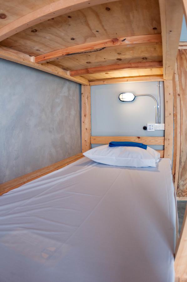 Хостел A'Stel Bangrak (Adults Only) Бангкок Экстерьер фото