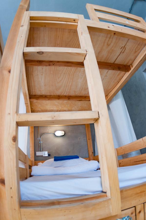Хостел A'Stel Bangrak (Adults Only) Бангкок Экстерьер фото
