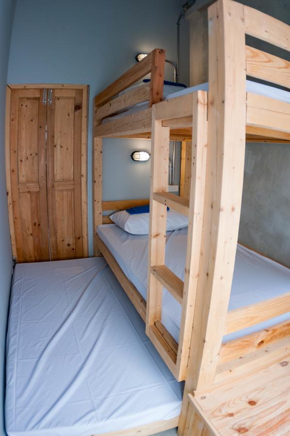 Хостел A'Stel Bangrak (Adults Only) Бангкок Экстерьер фото